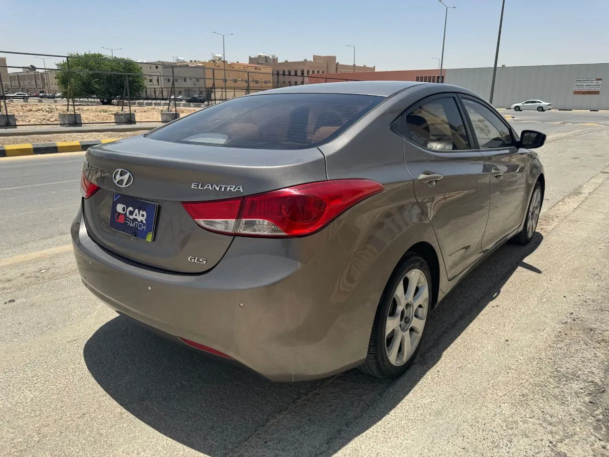 Car image 5