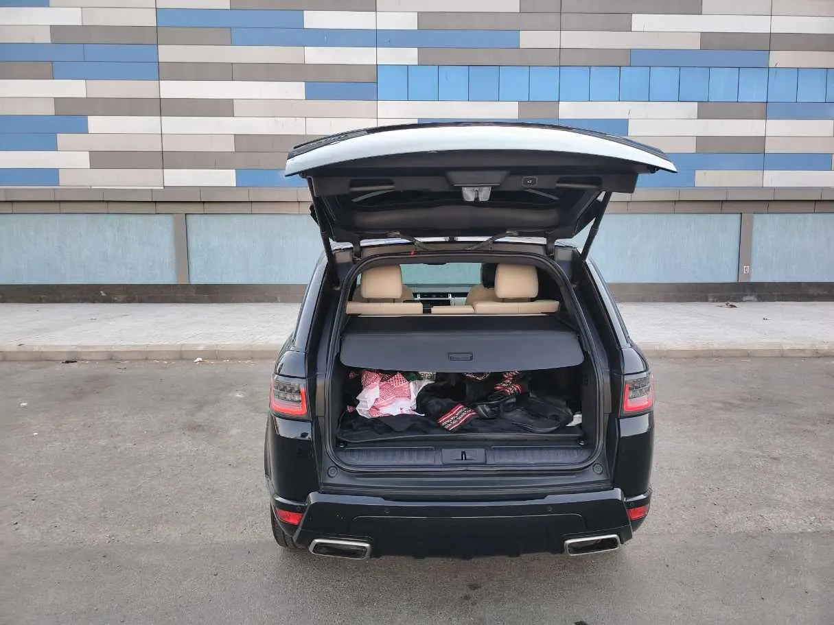 Car image 30