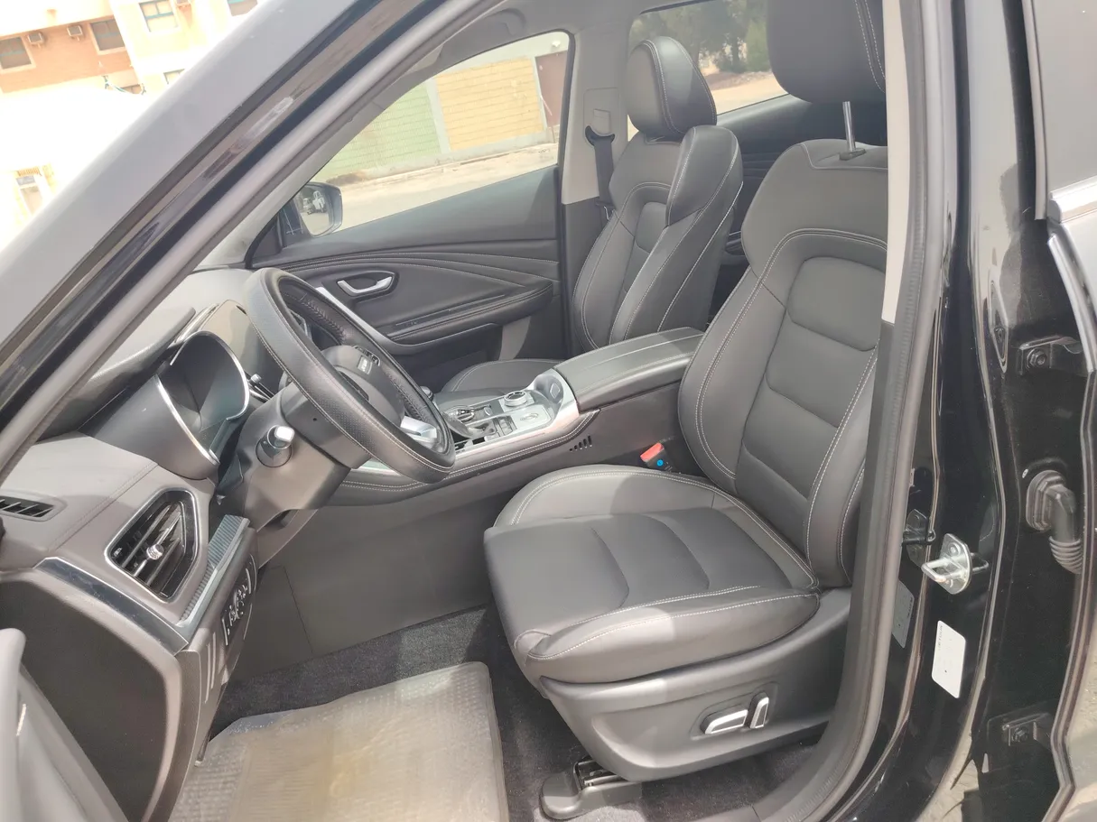 Car image 12