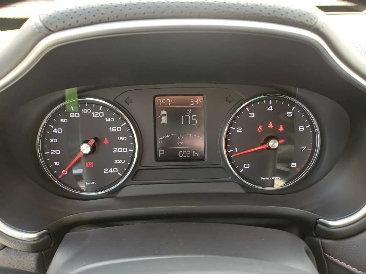 Car image 18