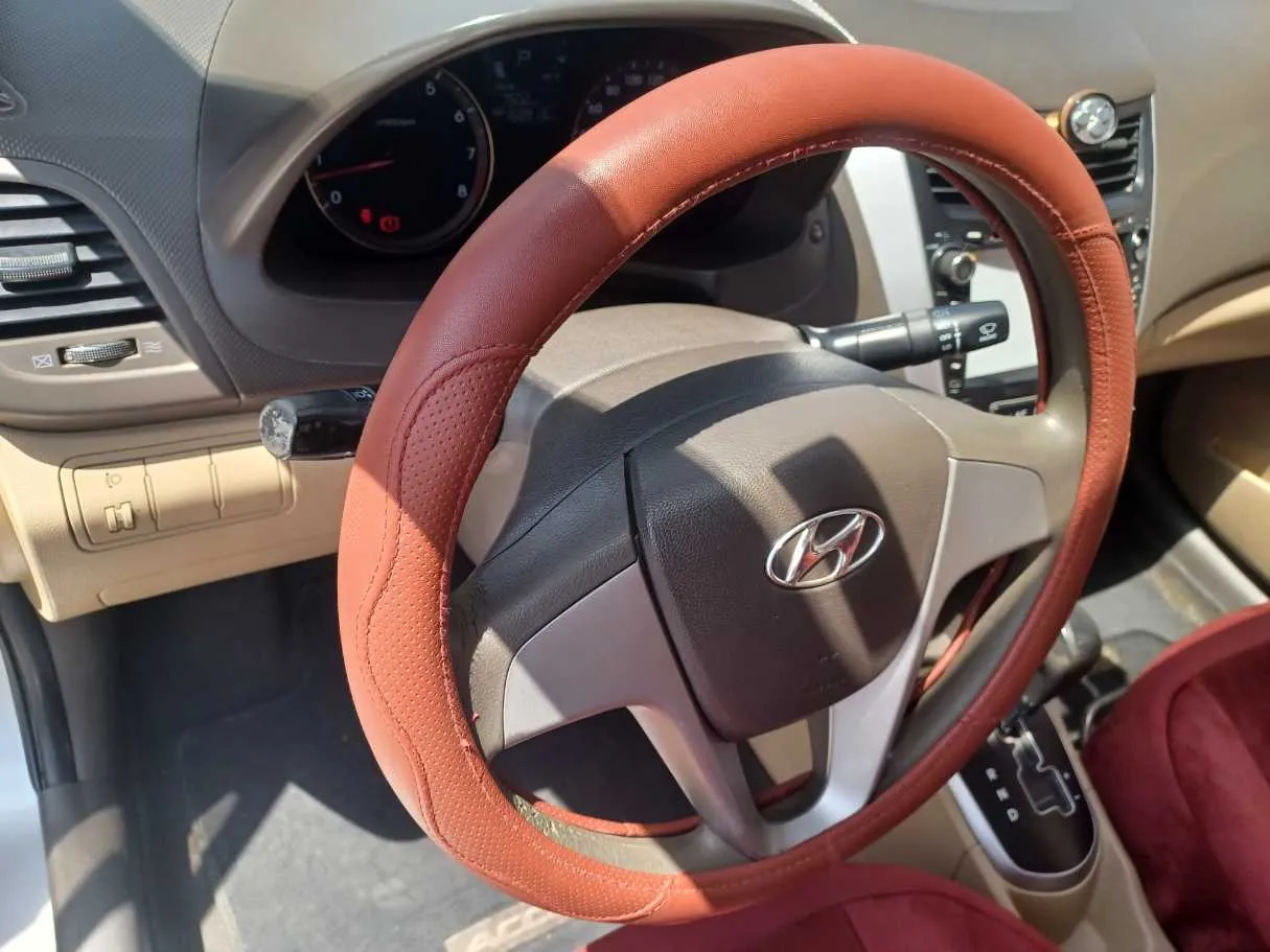 Car image 17