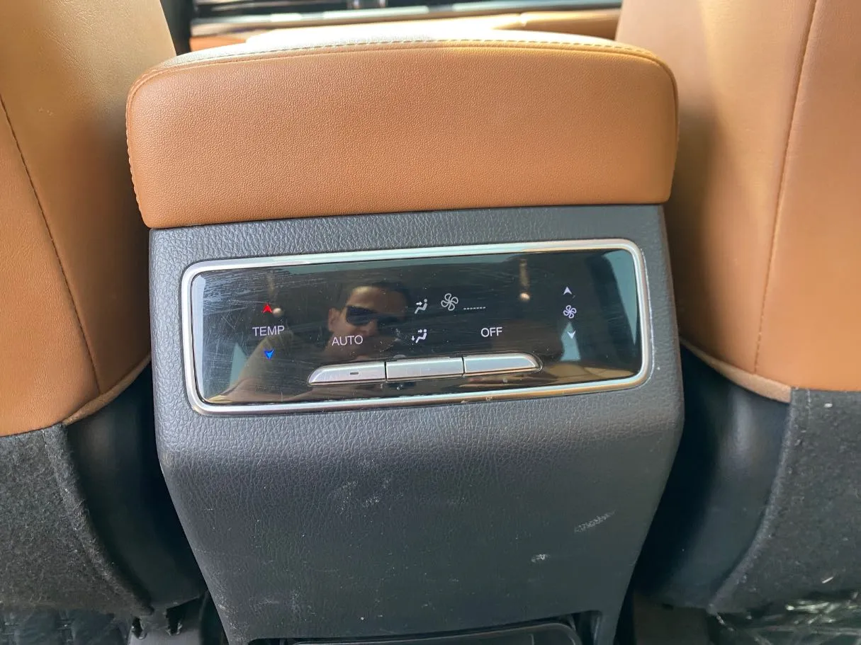 Car image 32