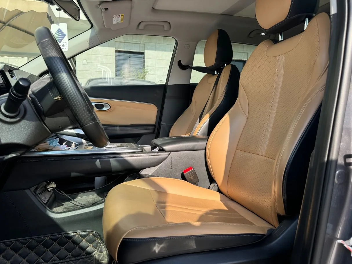 Car image 11