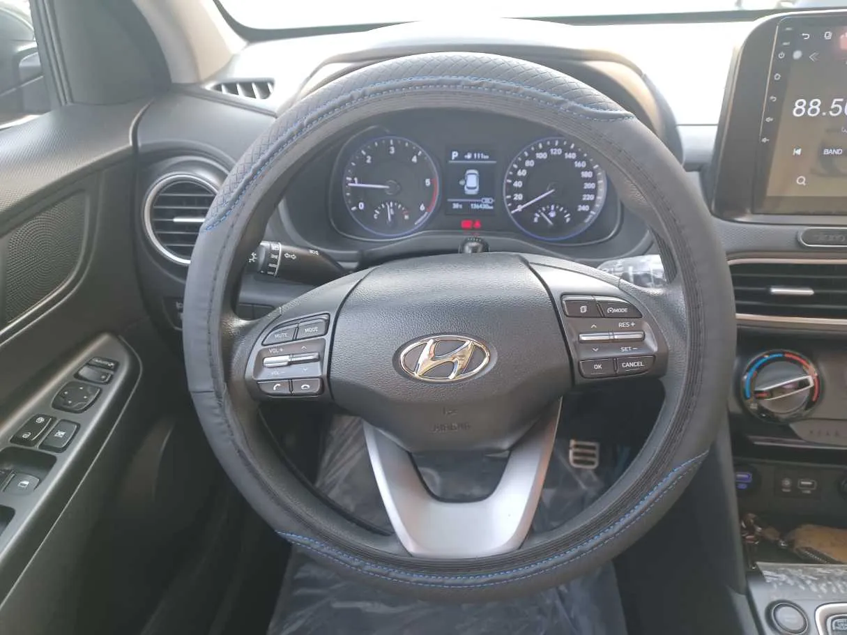 Car image 16