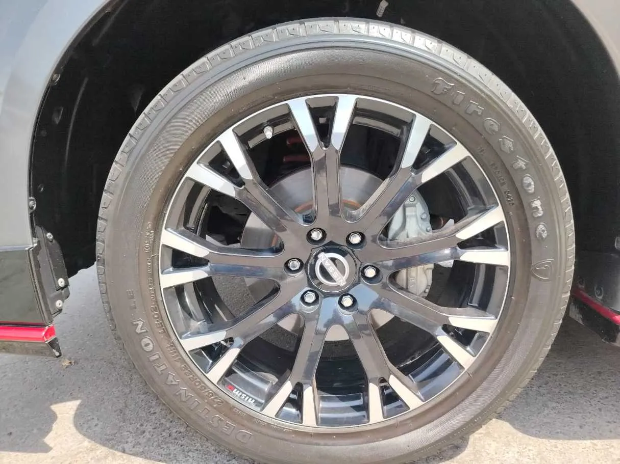 Car image 10