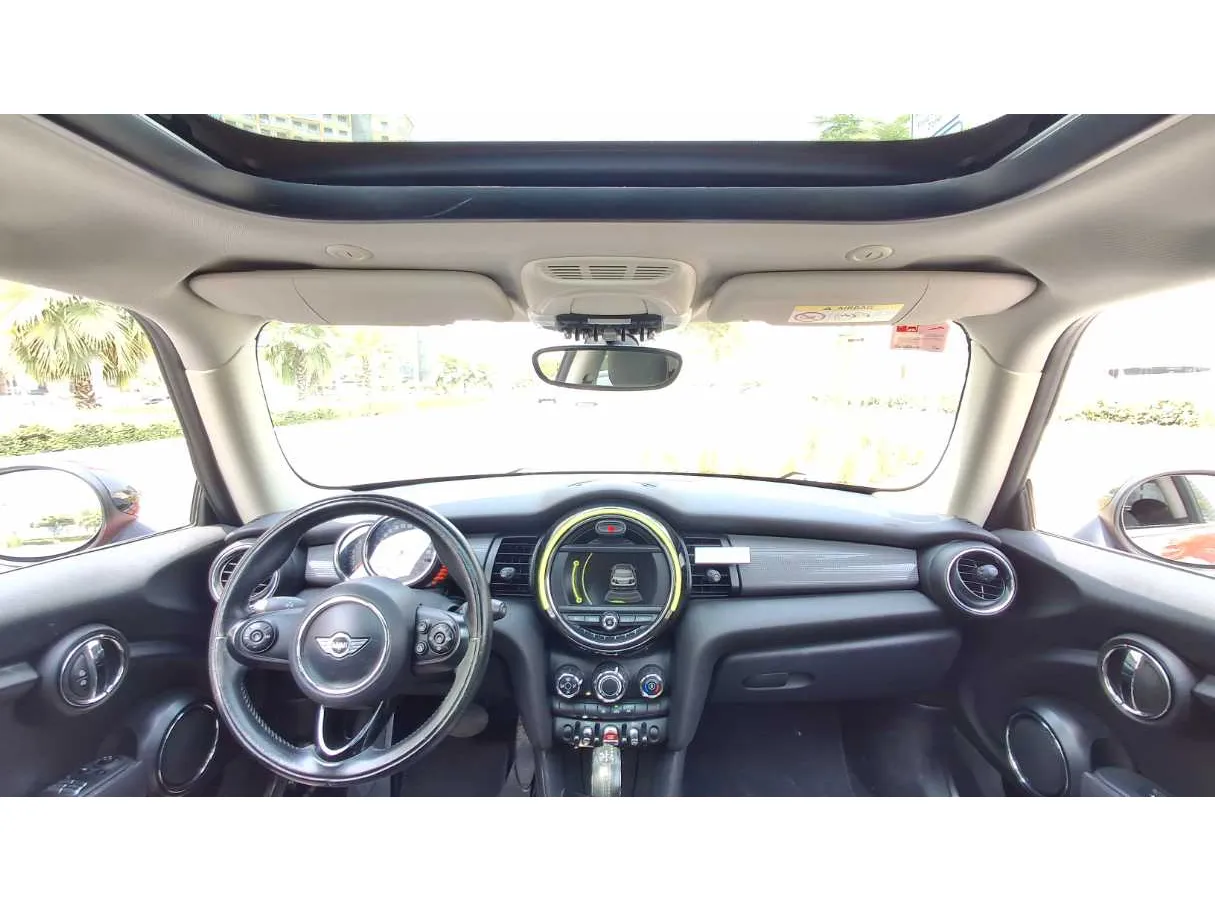 Car image 17