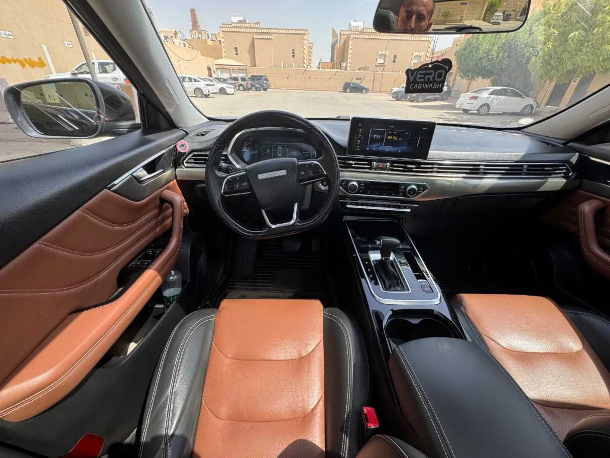 Car image 17
