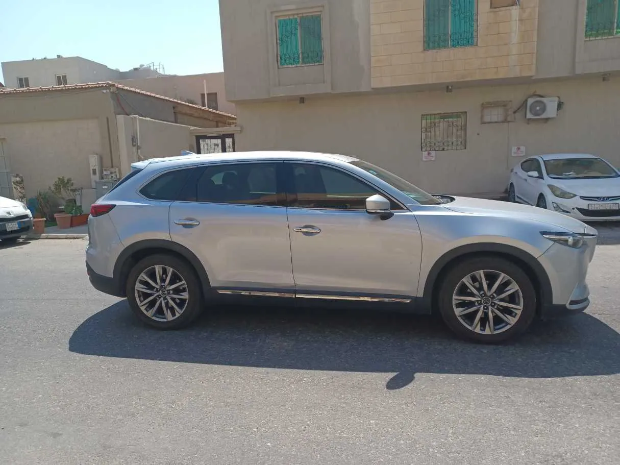 Car image 4
