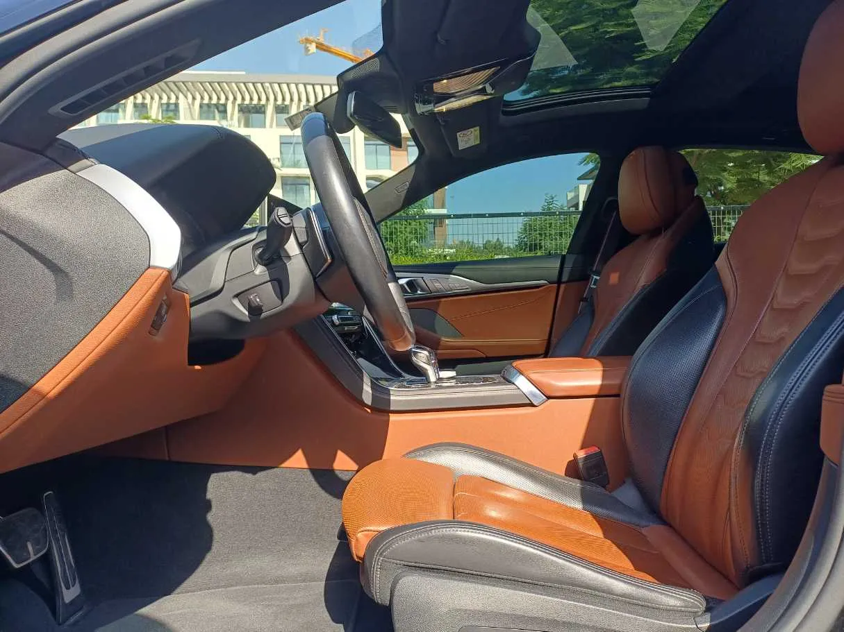 Car image 12