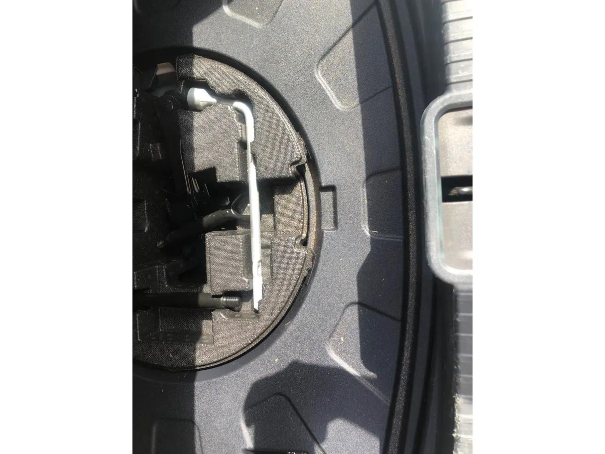Car image 23
