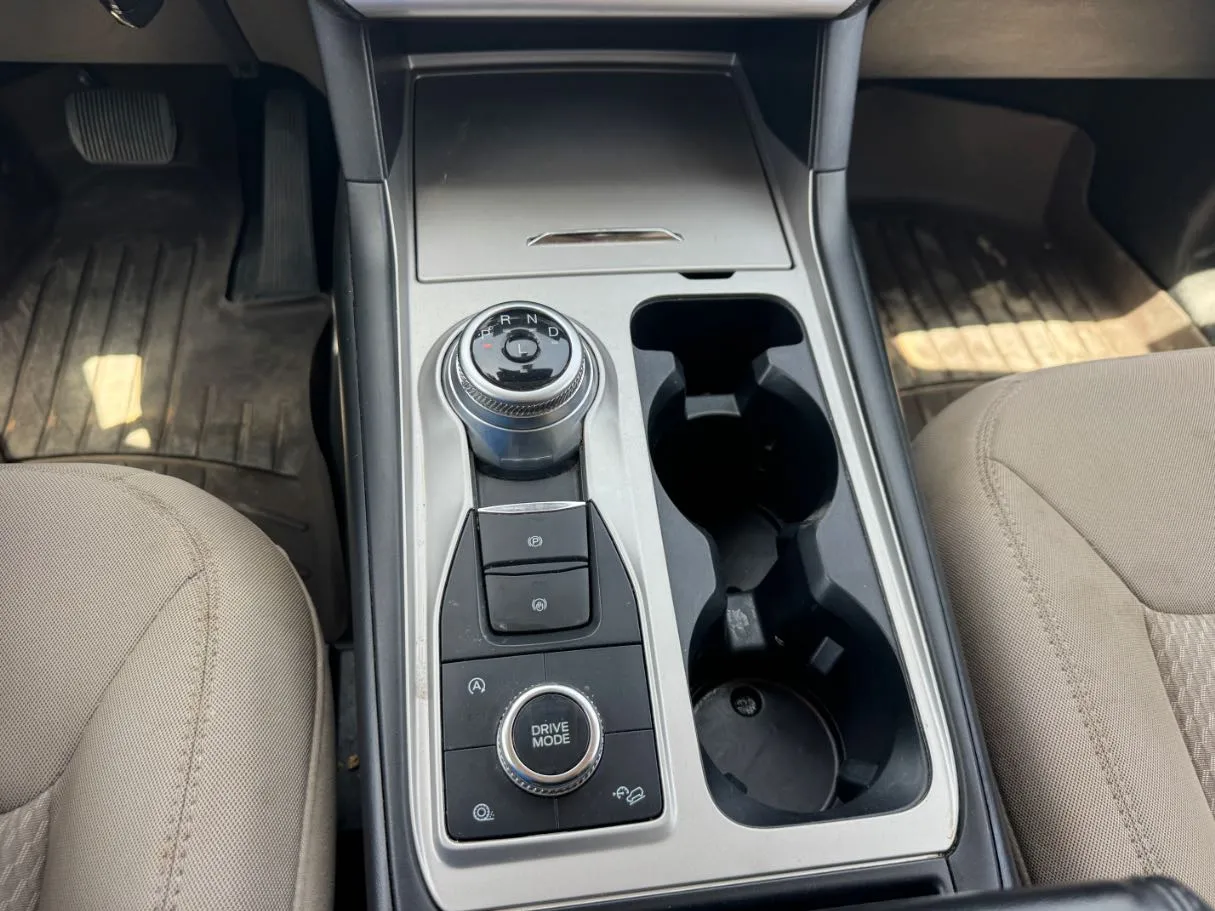 Car image 16