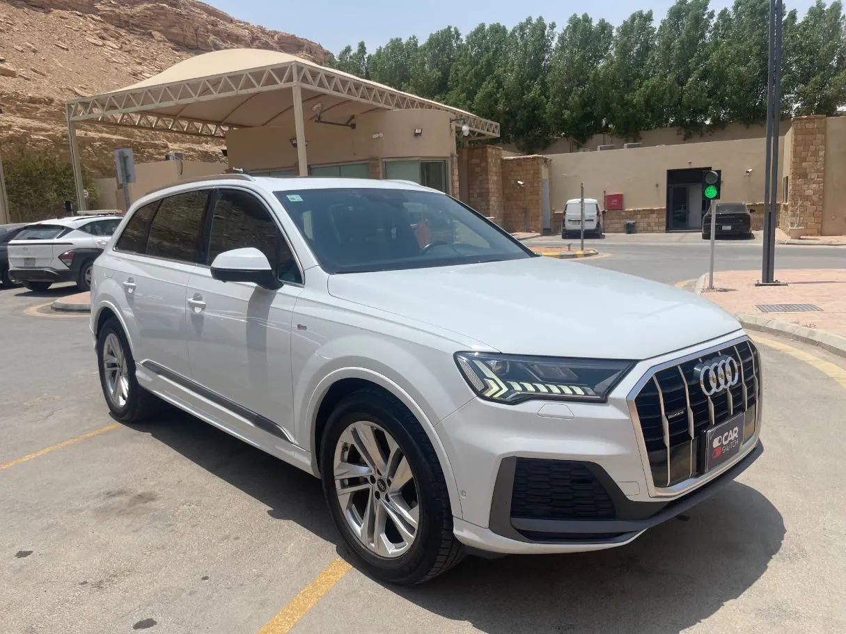 Car image 3