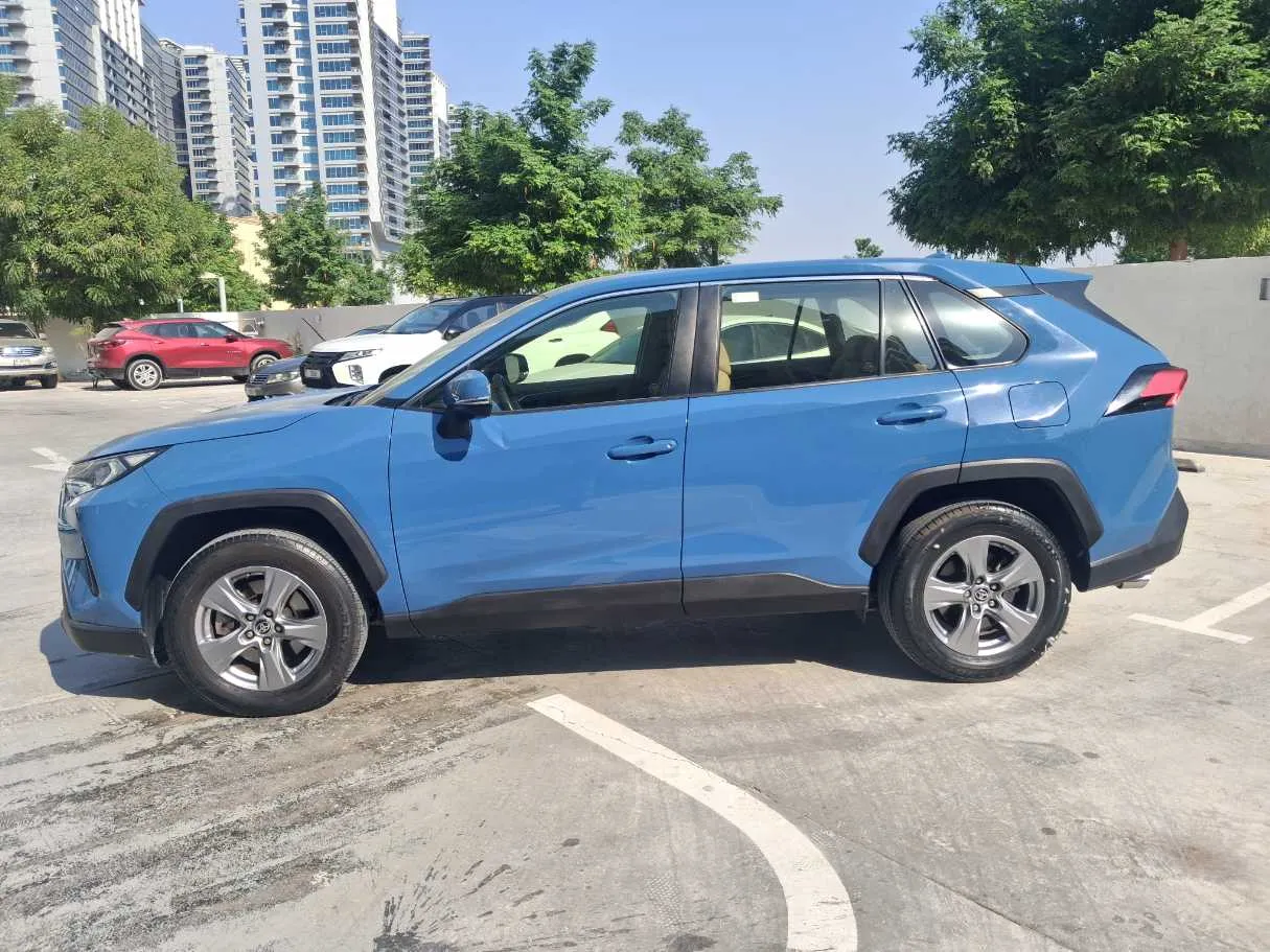 Car image 8
