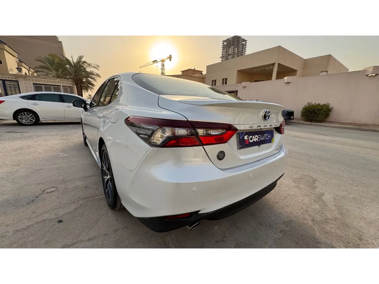 Car image 7
