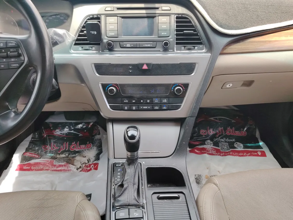 Car image 18