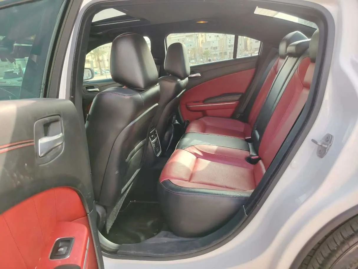 Car image 19