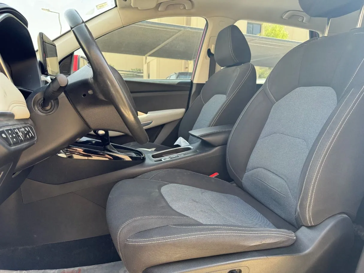 Car image 11