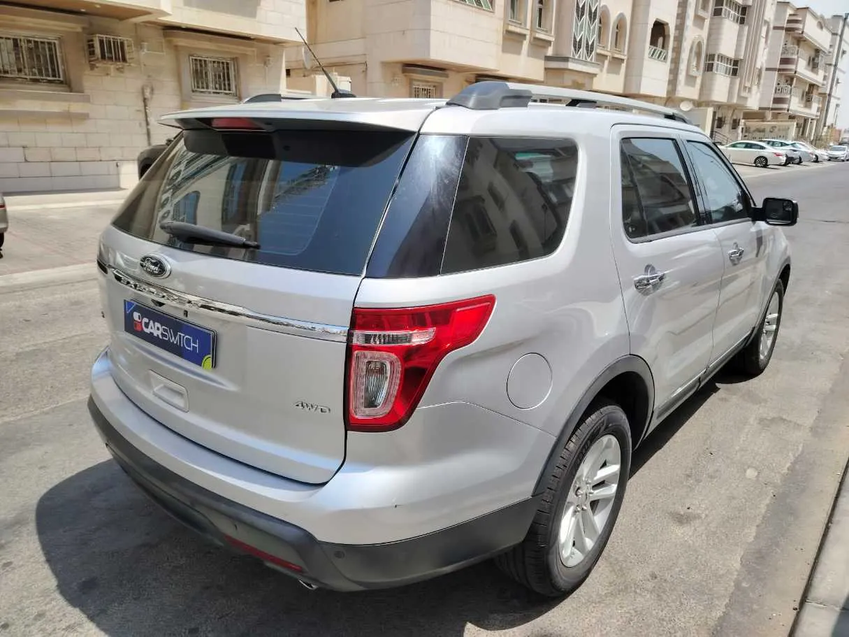 Car image 6