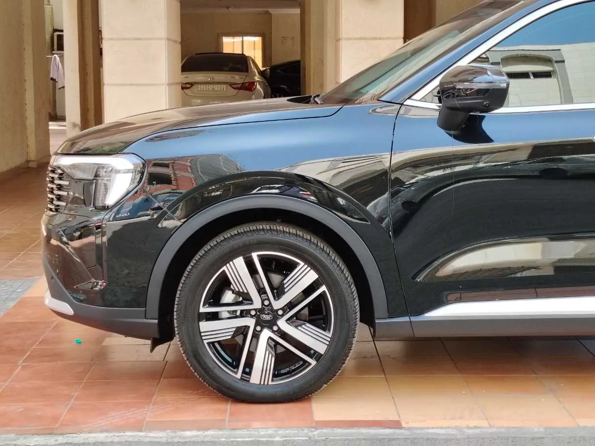 Car image 9