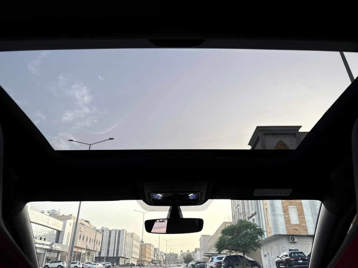 Car image 18