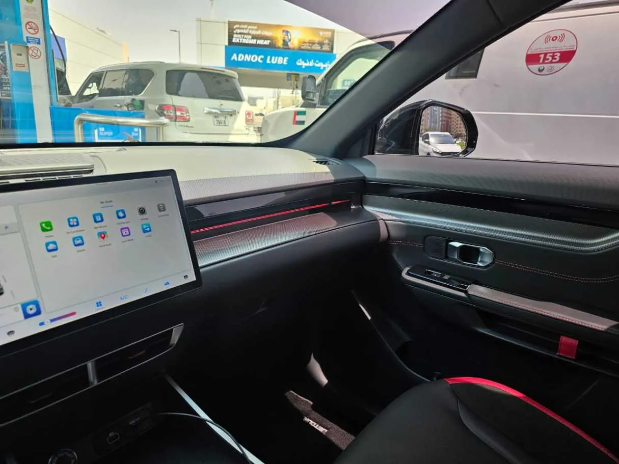 Car image 14