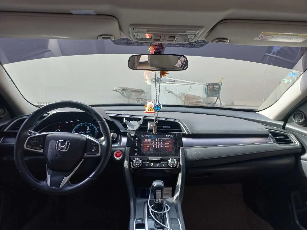 Car image 16