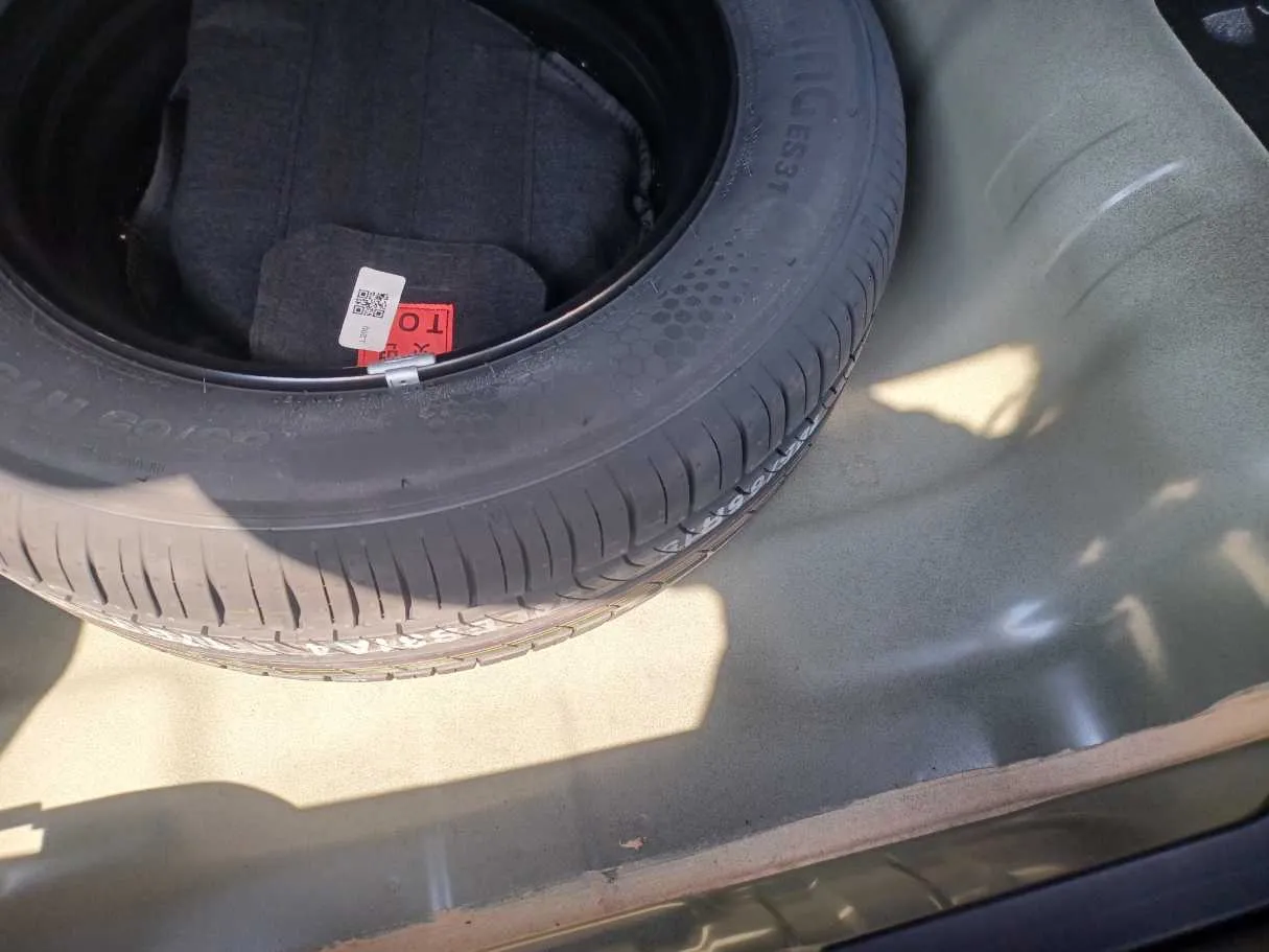 Car image 23
