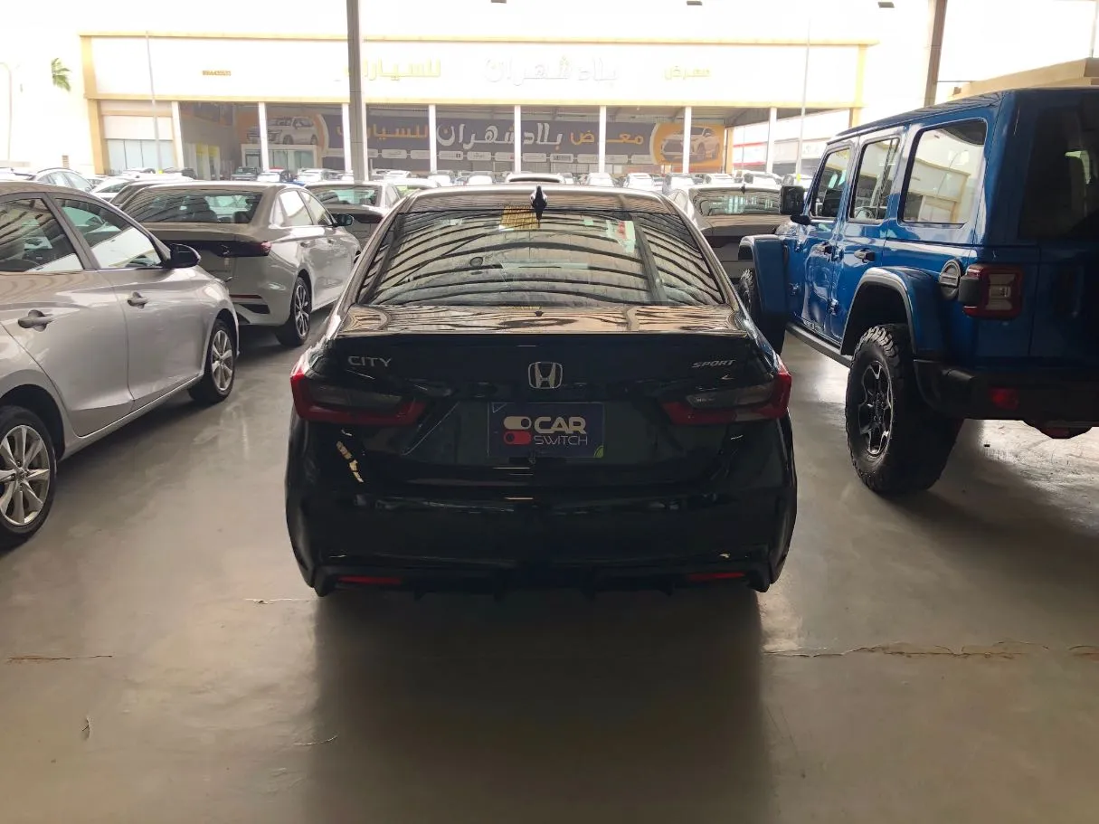 Car image 3