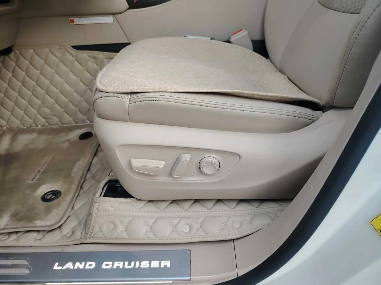 Car image 47