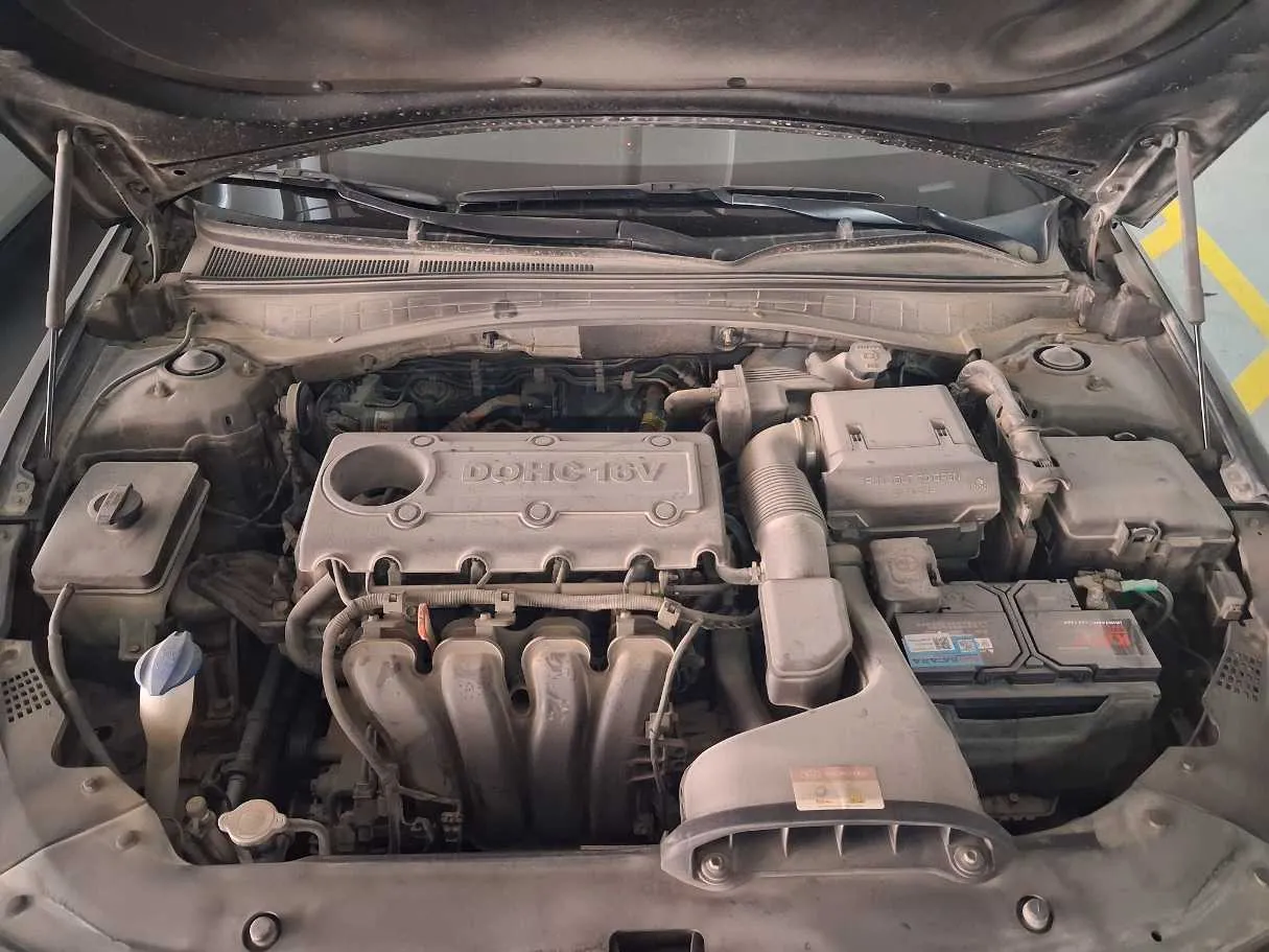 Car image 16