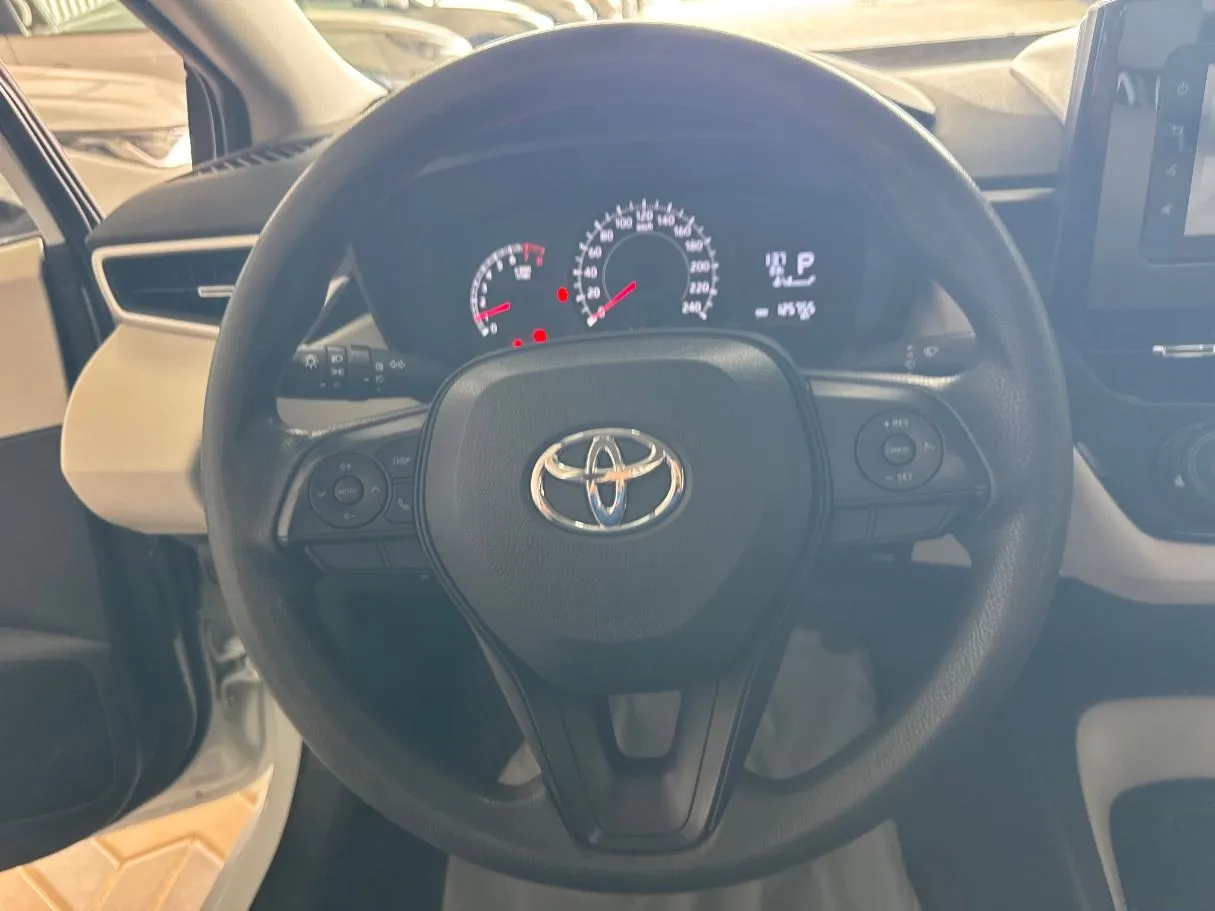 Car image 12