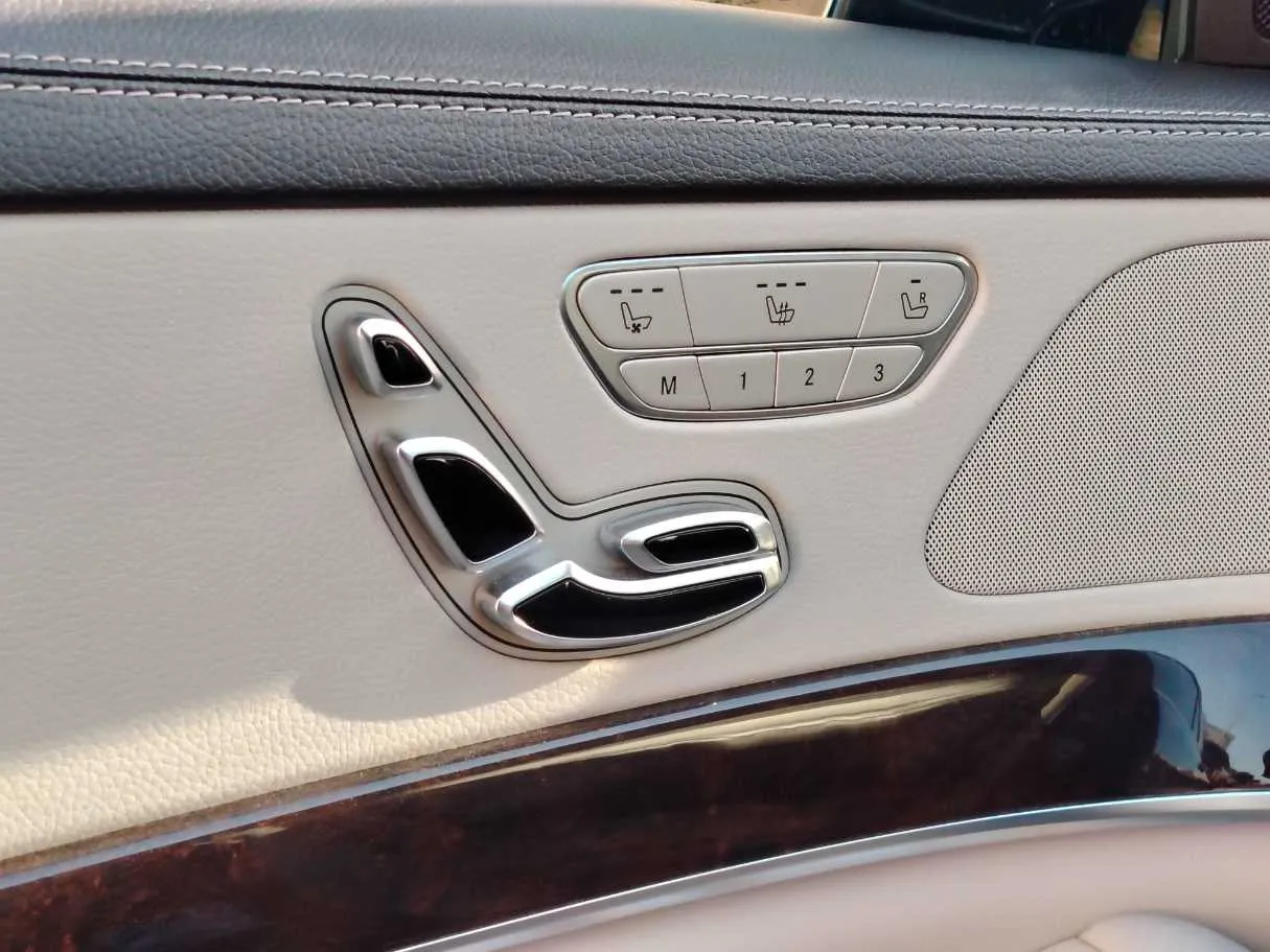 Car image 30