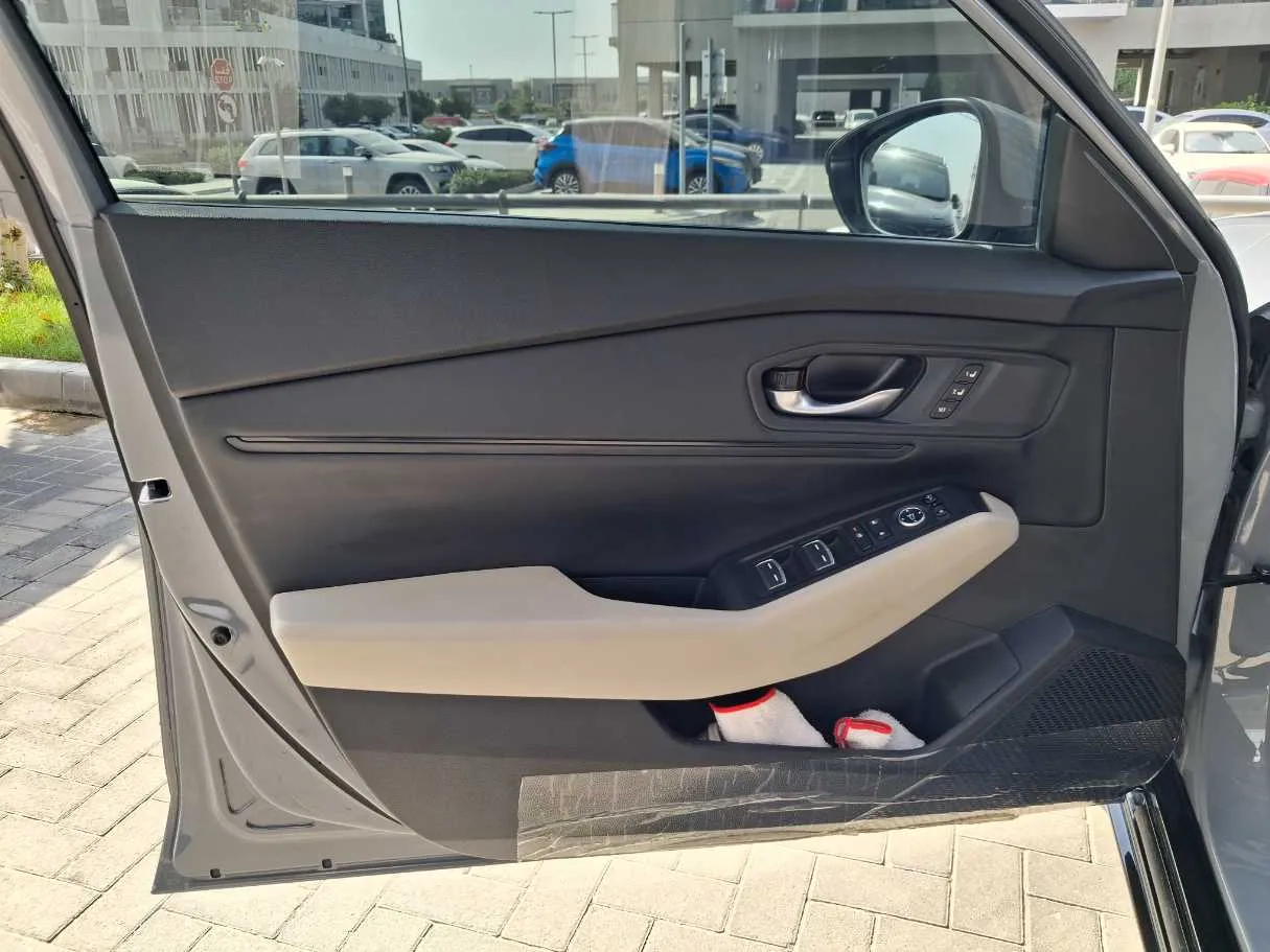 Car image 10