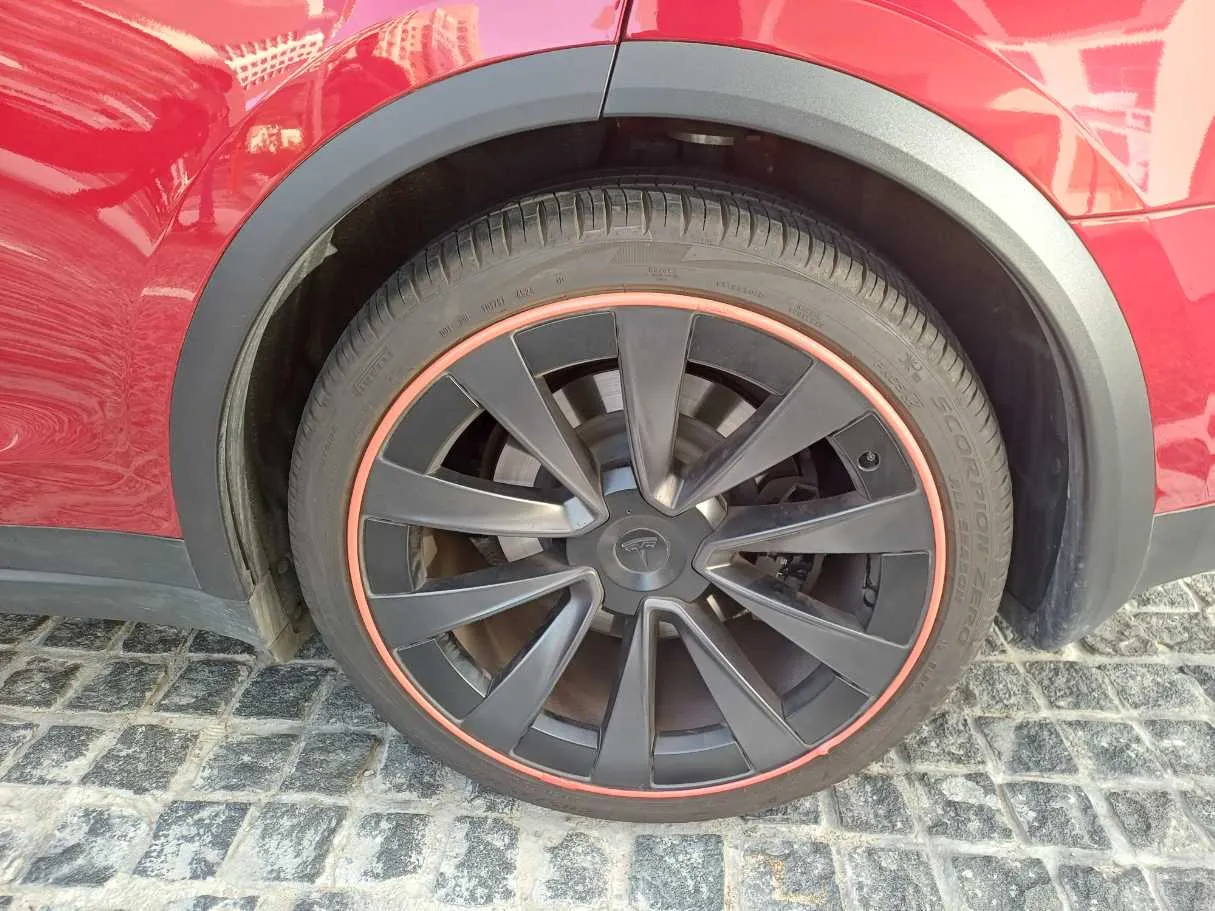 Car image 9