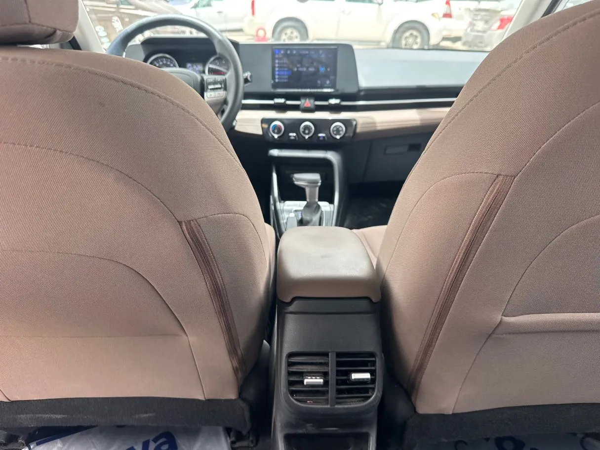 Car image 18