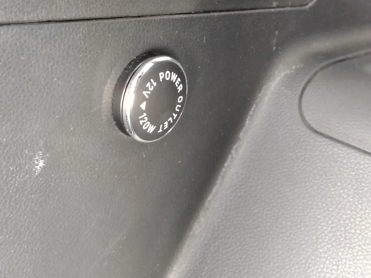 Car image 26