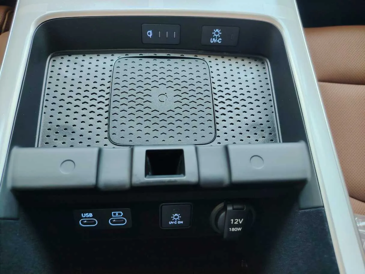 Car image 28