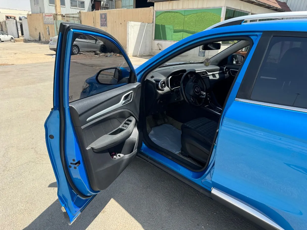 Car image 10