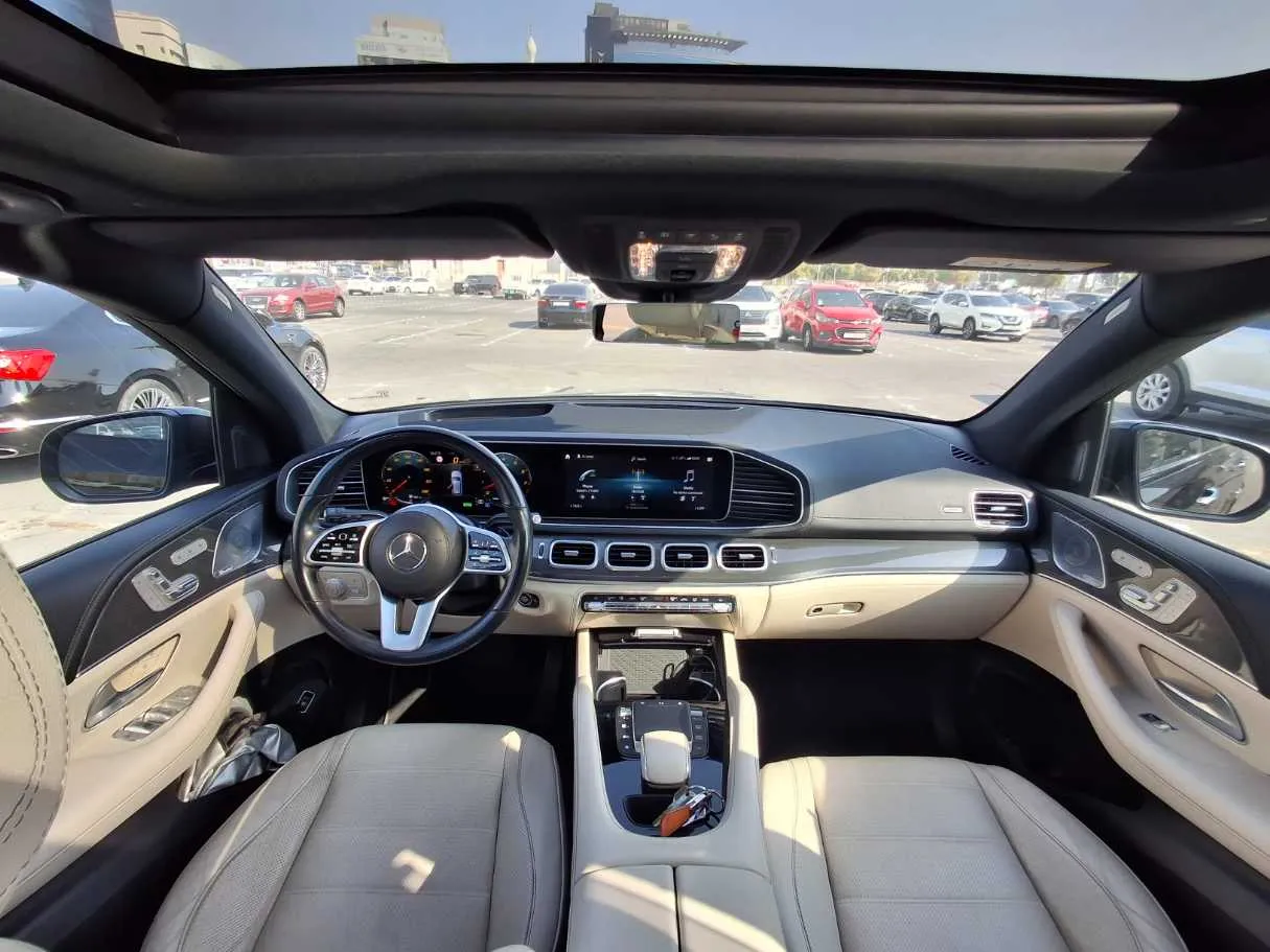 Car image 16