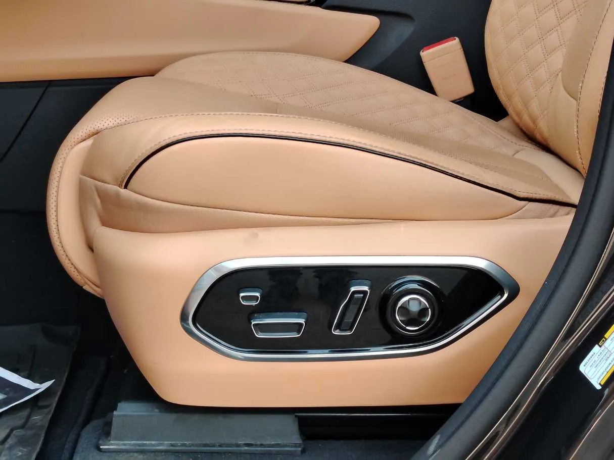 Car image 34