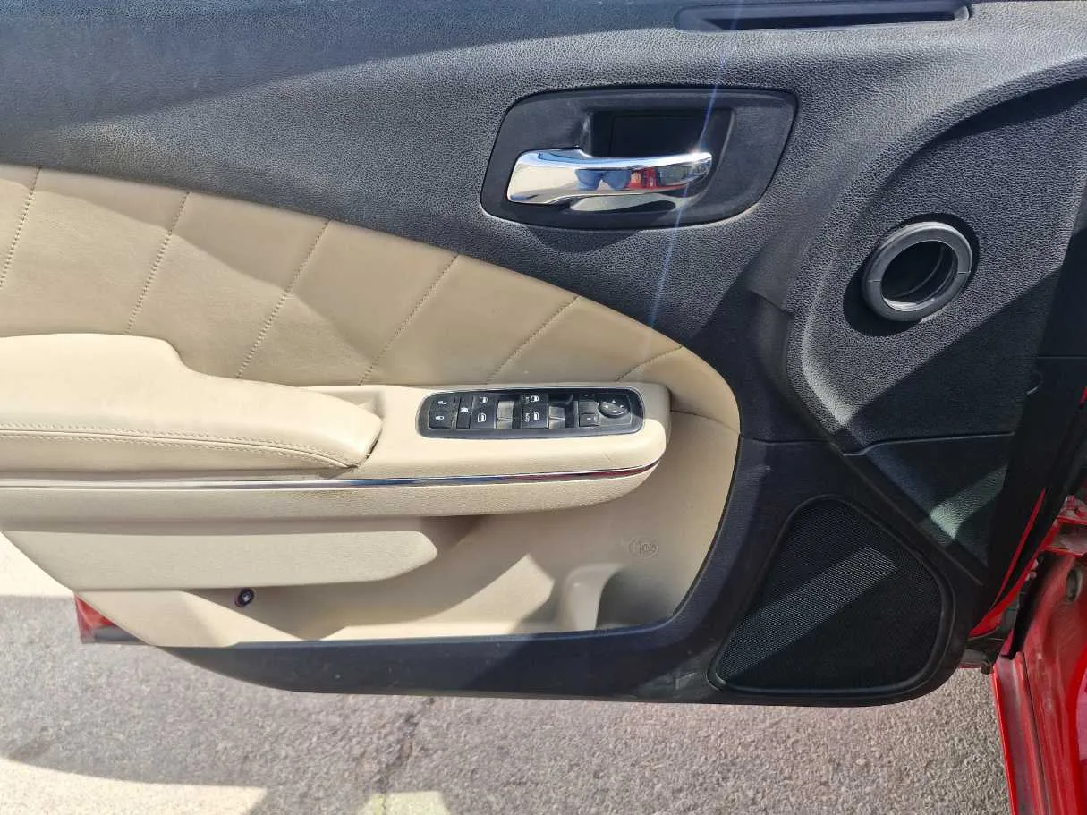Car image 24