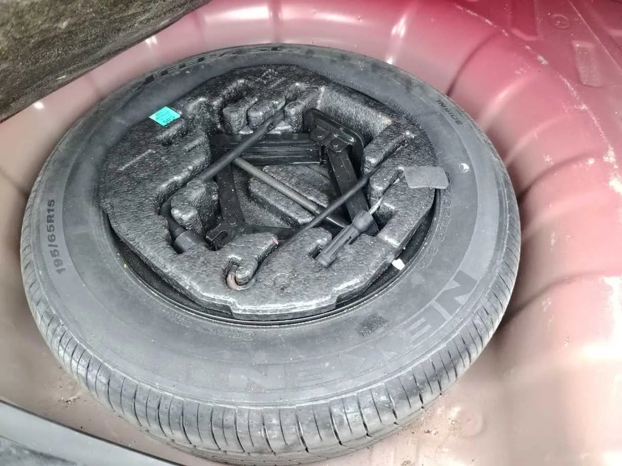 Car image 33