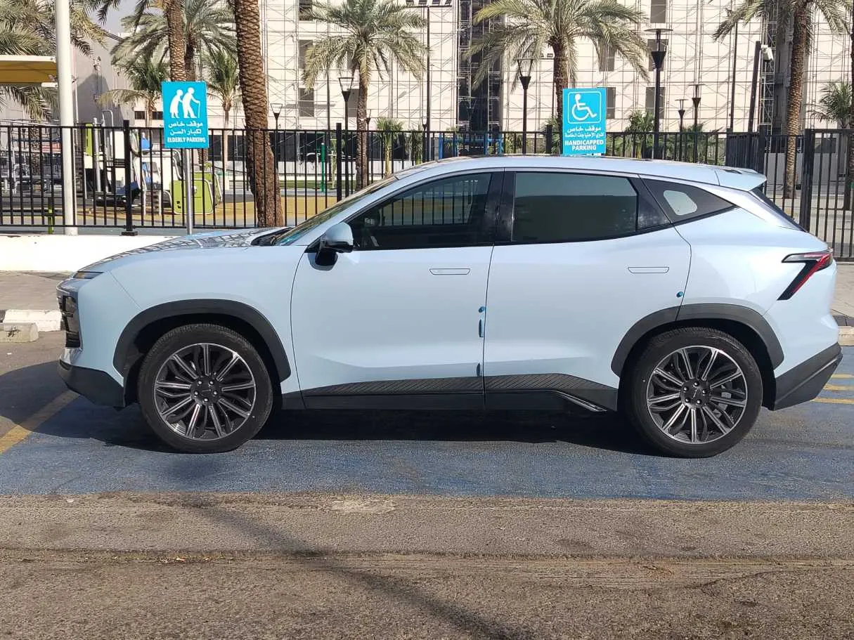 Car image 8