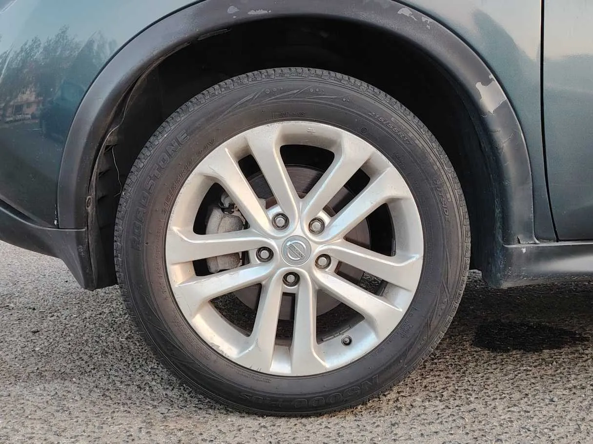 Car image 10