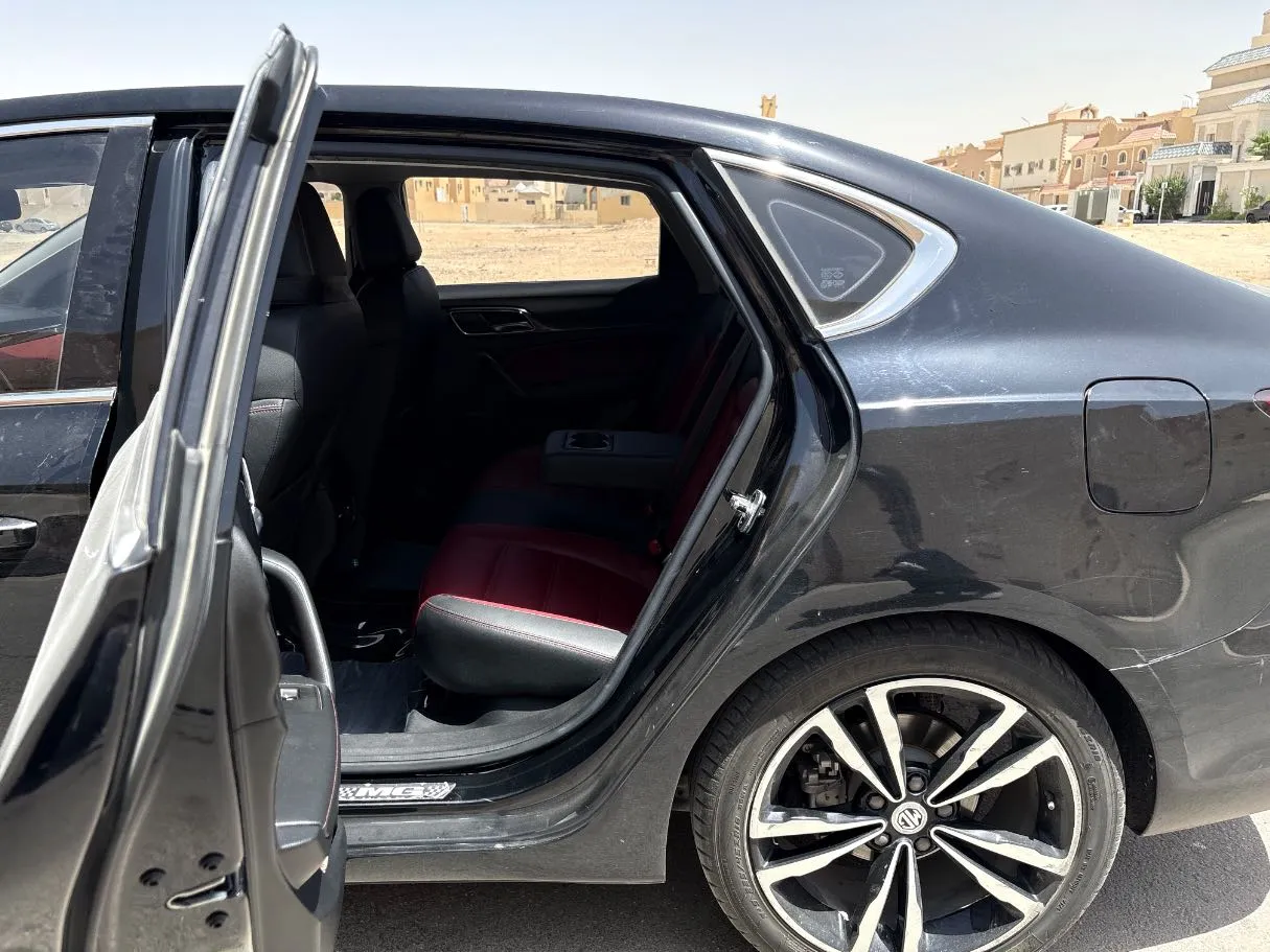 Car image 15