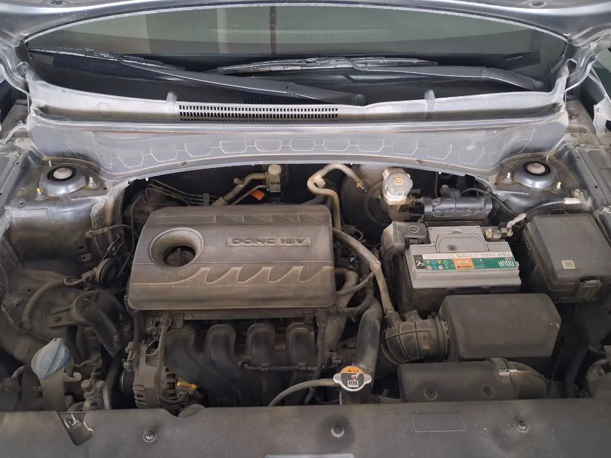 Car image 18