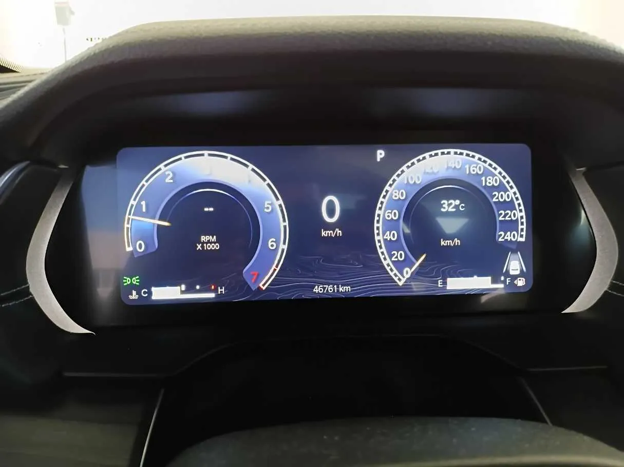 Car image 18