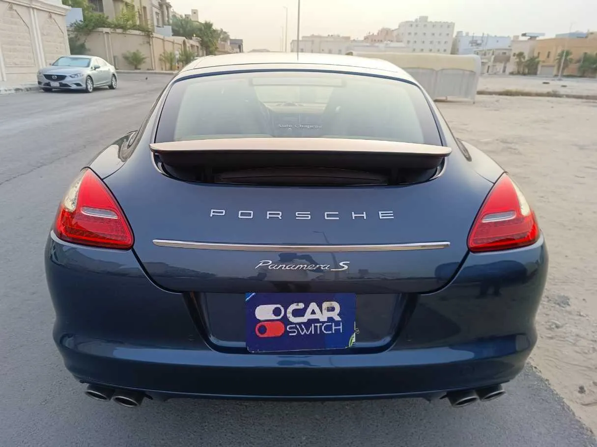 Car image 5