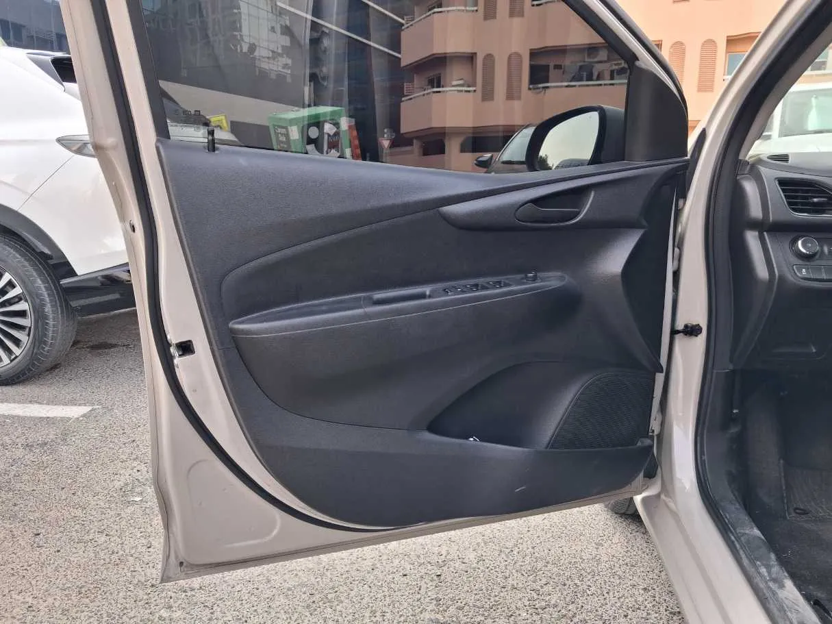 Car image 10