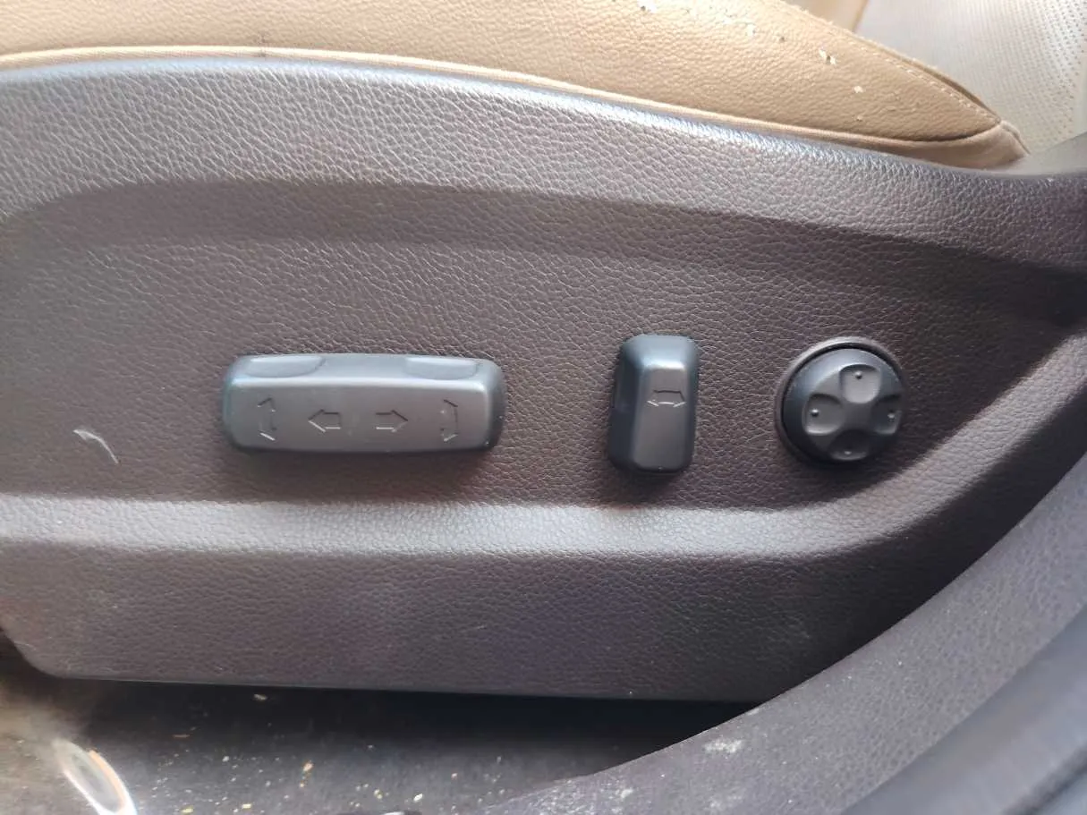 Car image 28